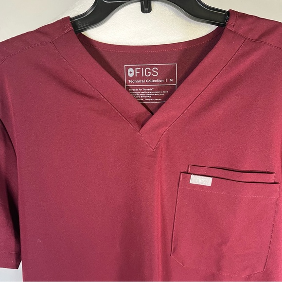 Figs Men's Leon 3 pocket Scrub Top Burgundy Size Medium - Picture 3 of 8